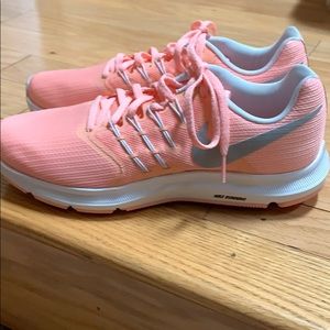 Nike run swift